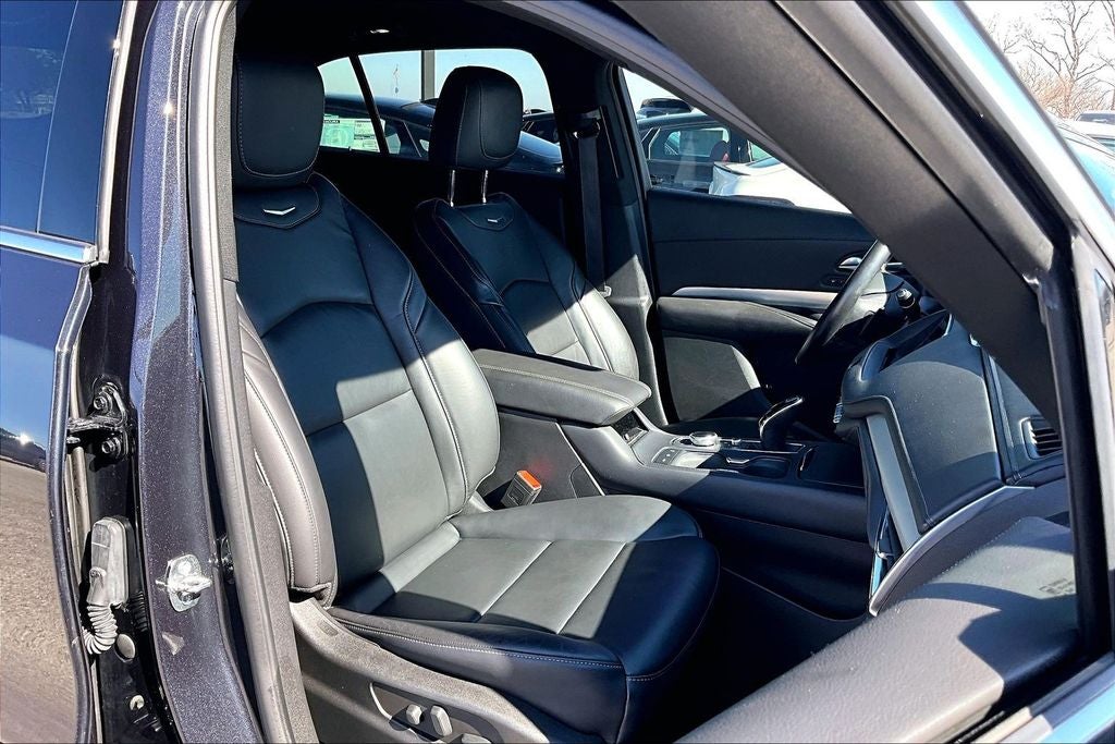 2023 Cadillac XT4 Premium Luxury