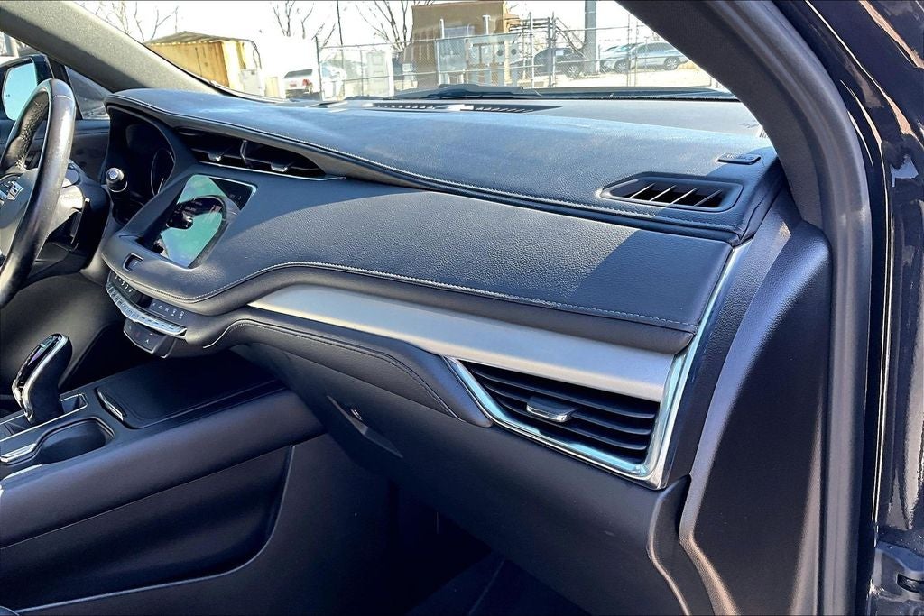 2023 Cadillac XT4 Premium Luxury