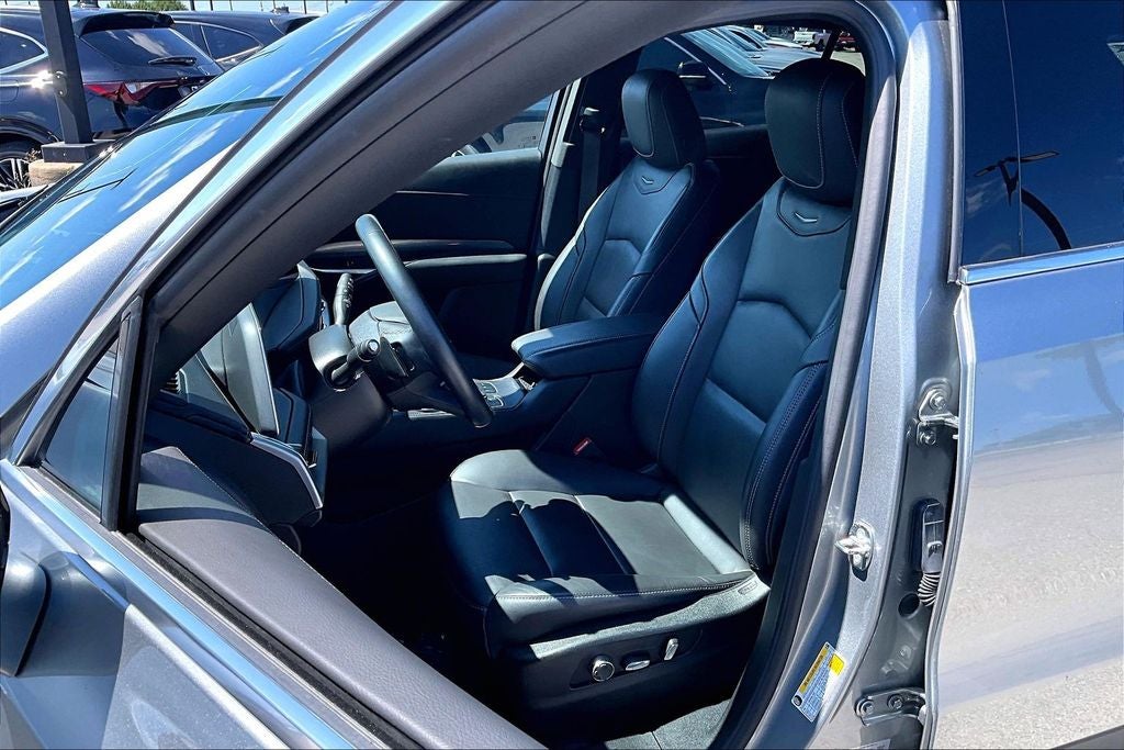 2025 Cadillac XT4 Premium Luxury
