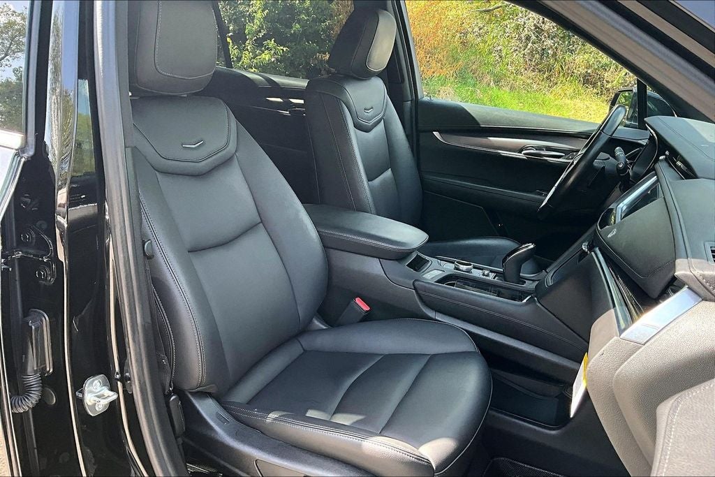 2025 Cadillac XT6 Luxury