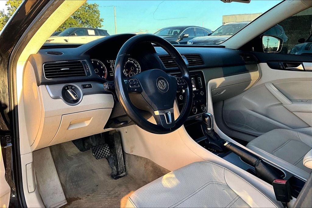 2014 Volkswagen Passat 1.8T SE w/Sunroof/Nav