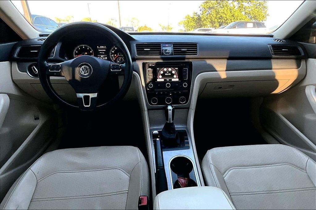 2014 Volkswagen Passat 1.8T SE w/Sunroof/Nav