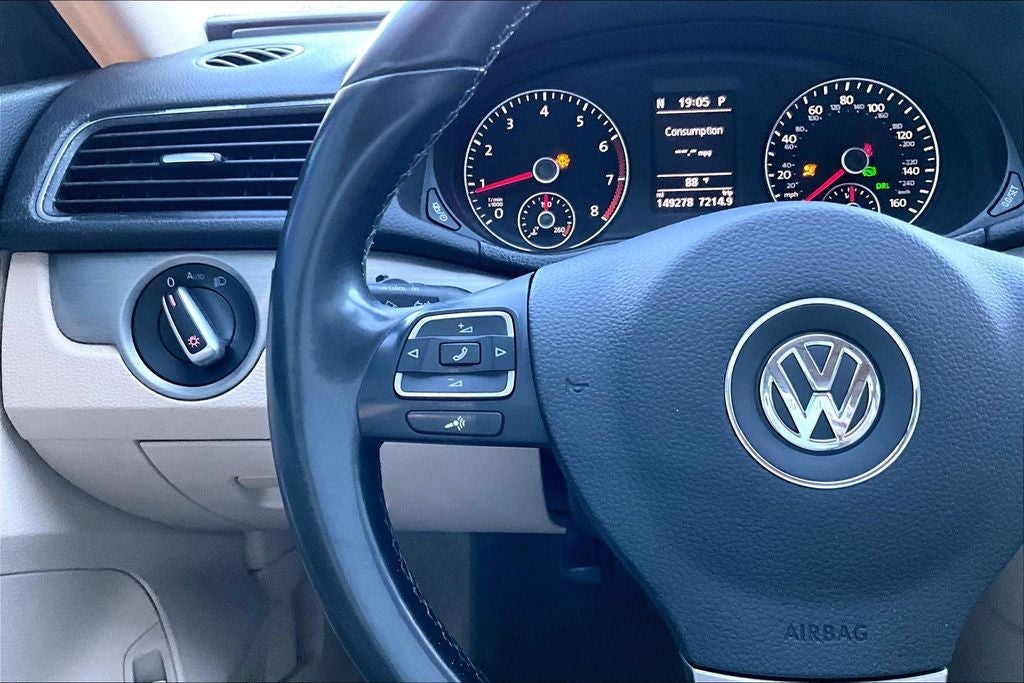 2014 Volkswagen Passat 1.8T SE w/Sunroof/Nav