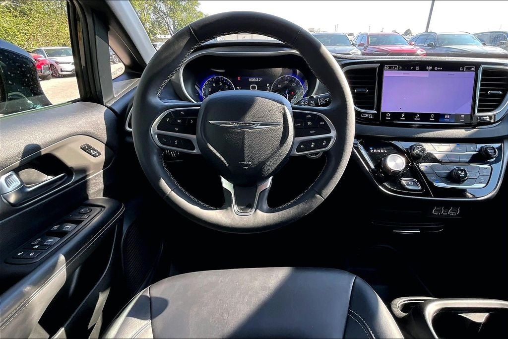 2025 Chrysler Pacifica Select