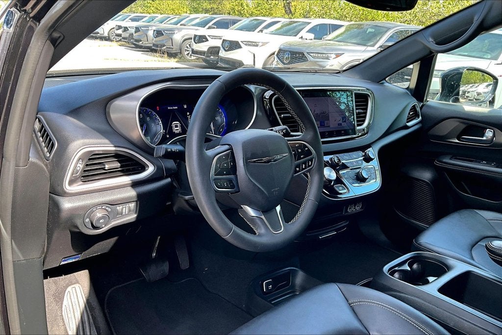2025 Chrysler Pacifica Select