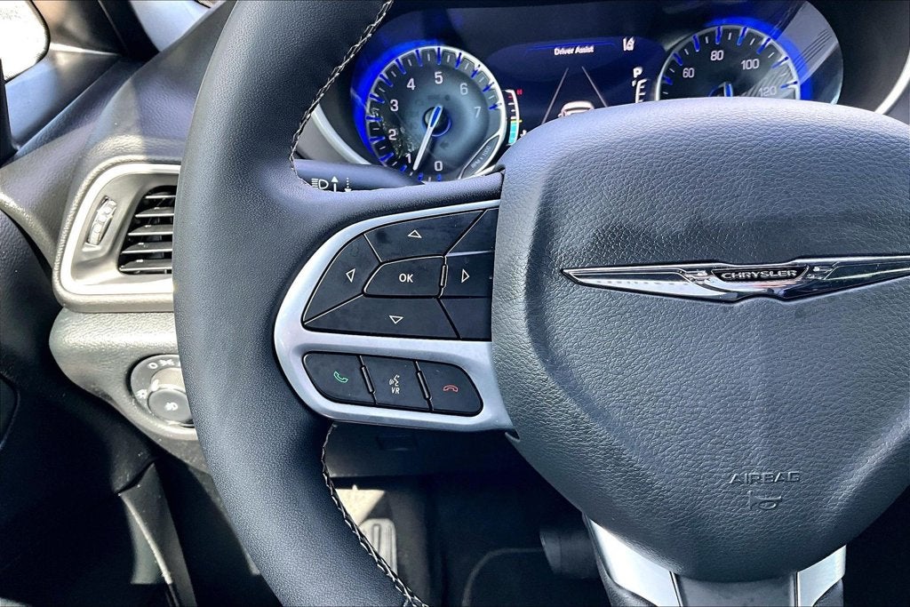 2025 Chrysler Pacifica Select