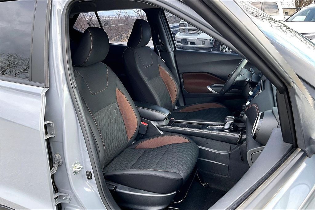 2021 Nissan Kicks SR