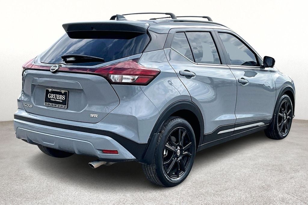 2021 Nissan Kicks SR