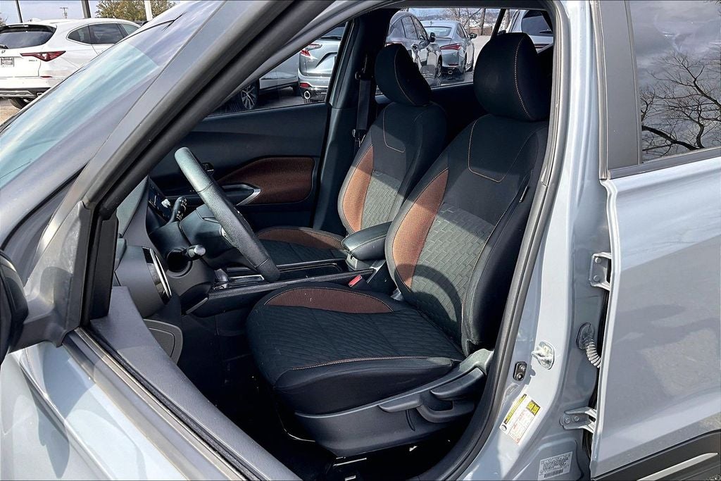 2021 Nissan Kicks SR