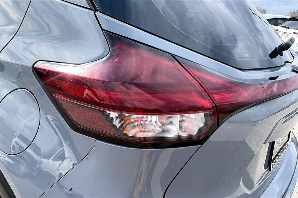 2021 Nissan Kicks SR