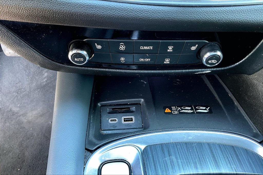 2023 Buick Enclave Essence