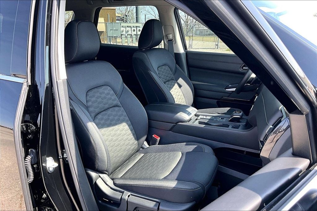 2025 Nissan Pathfinder S