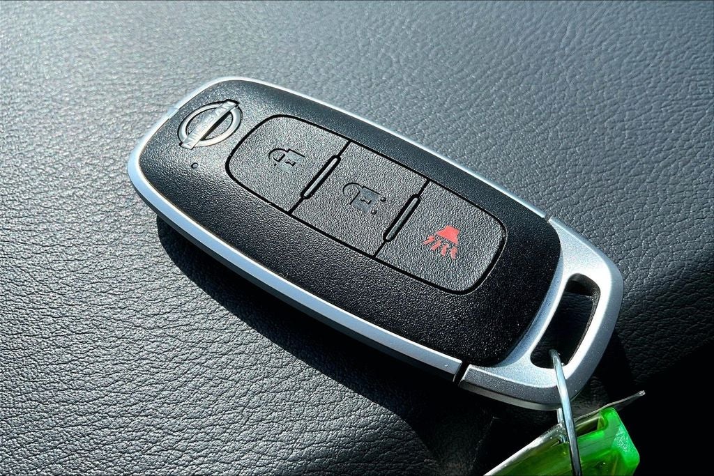 2025 Nissan Pathfinder S