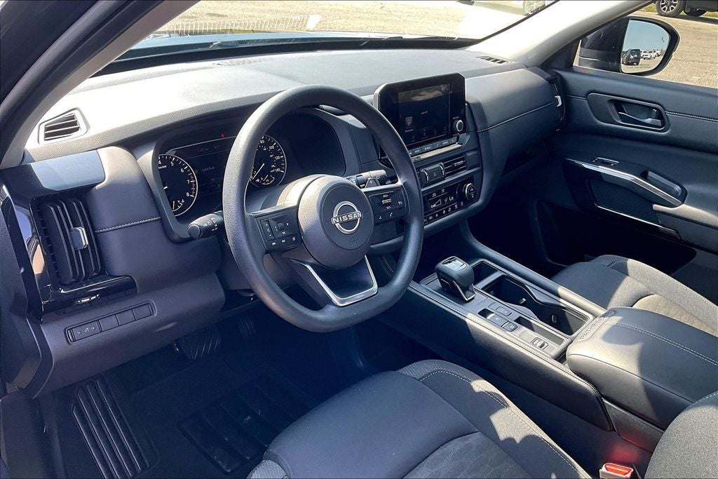 2025 Nissan Pathfinder S