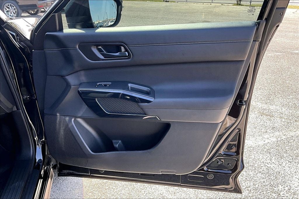 2025 Nissan Pathfinder S