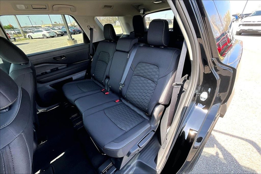 2025 Nissan Pathfinder S