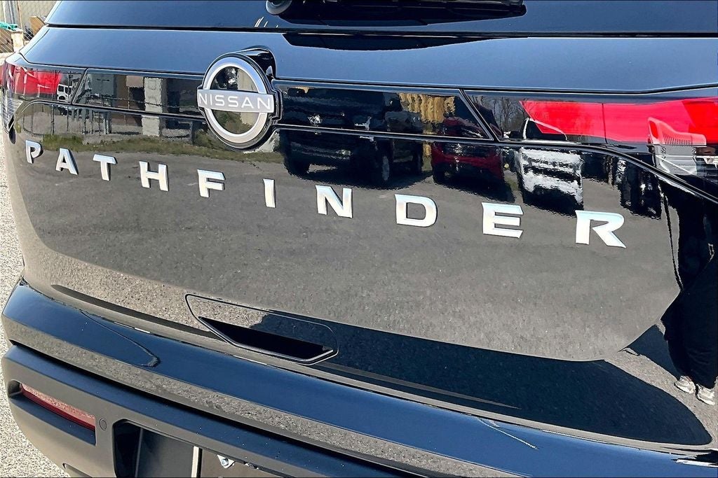 2025 Nissan Pathfinder S