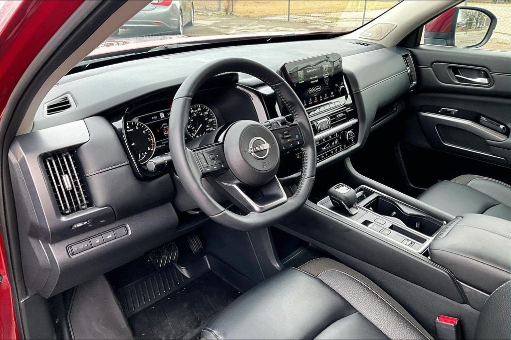 2024 Nissan Pathfinder SL