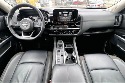 2024 Nissan Pathfinder SL