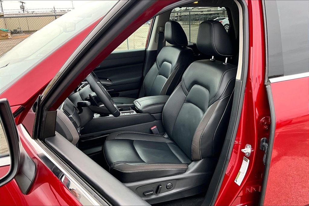 2024 Nissan Pathfinder SL