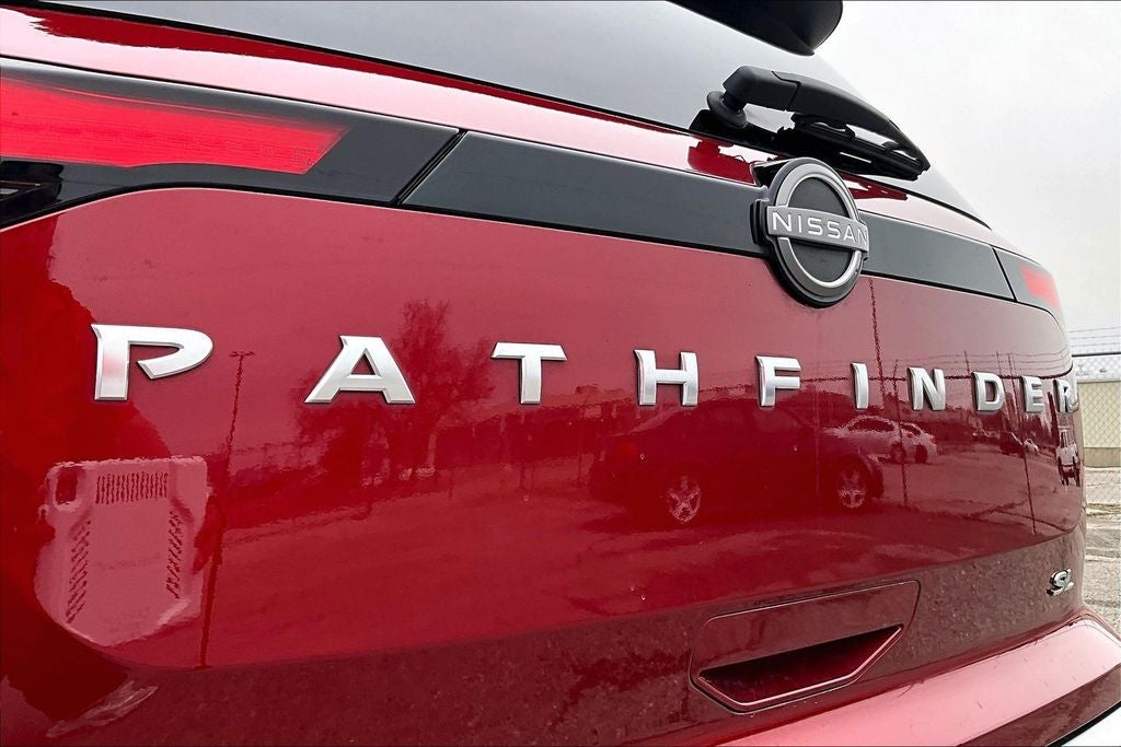 2024 Nissan Pathfinder SL