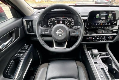 2024 Nissan Pathfinder SL