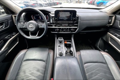 2024 Nissan Pathfinder Platinum