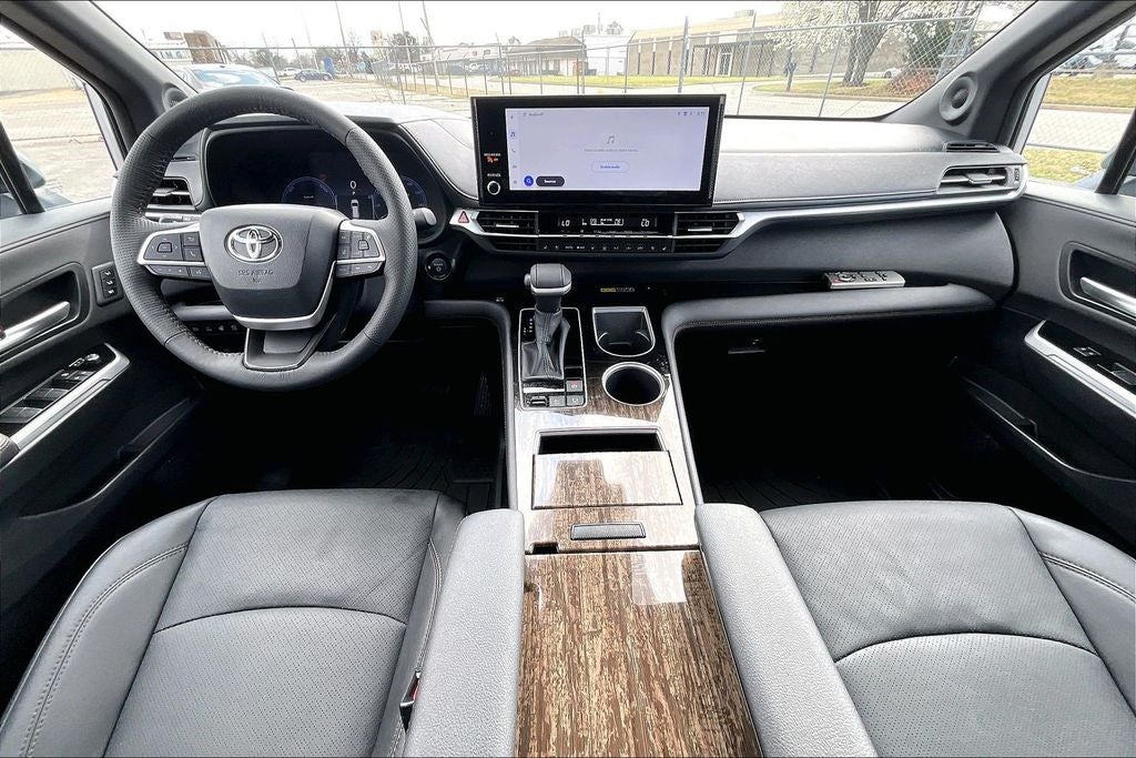 2025 Toyota Sienna Platinum 7 Passenger