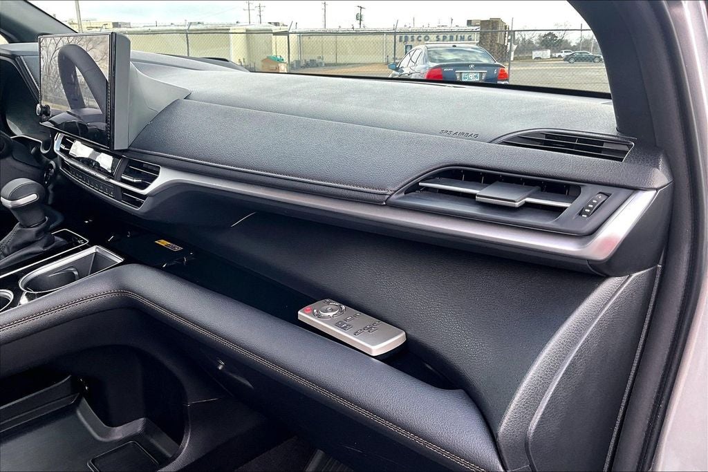 2025 Toyota Sienna Platinum 7 Passenger