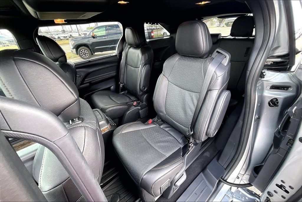 2025 Toyota Sienna Platinum 7 Passenger