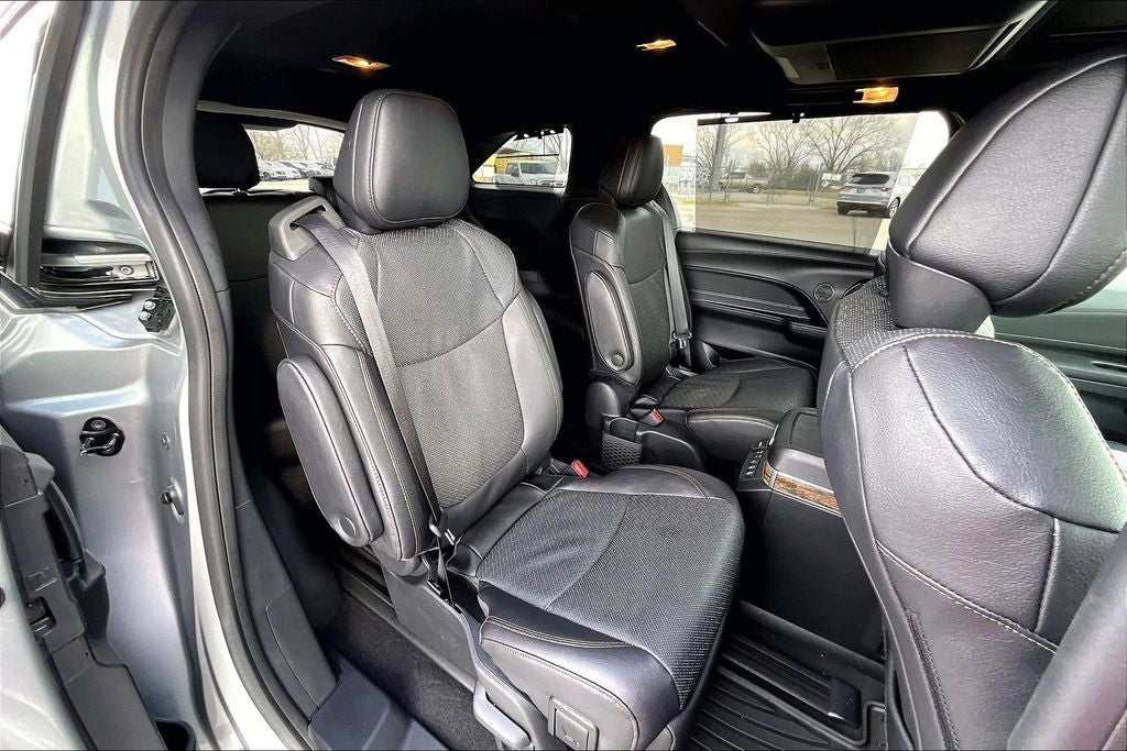 2025 Toyota Sienna Platinum 7 Passenger