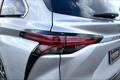 2025 Toyota Sienna Platinum 7 Passenger