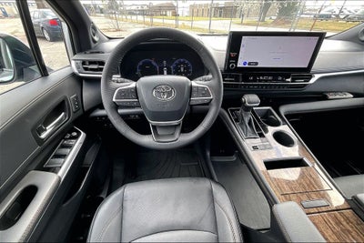 2025 Toyota Sienna Platinum 7 Passenger