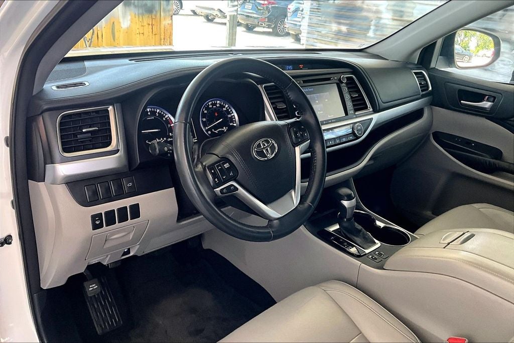 2016 Toyota Highlander XLE V6