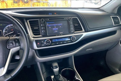 2016 Toyota Highlander XLE V6