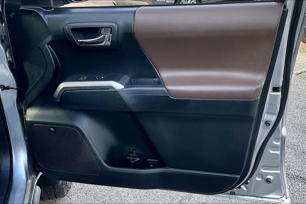 2017 Toyota Tacoma Limited V6