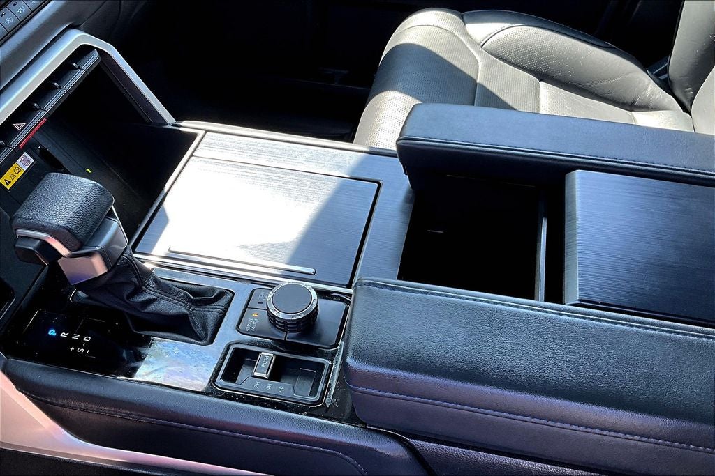 2023 Toyota Tundra Hybrid Platinum