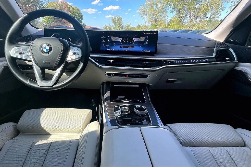 2025 BMW X7 xDrive40i