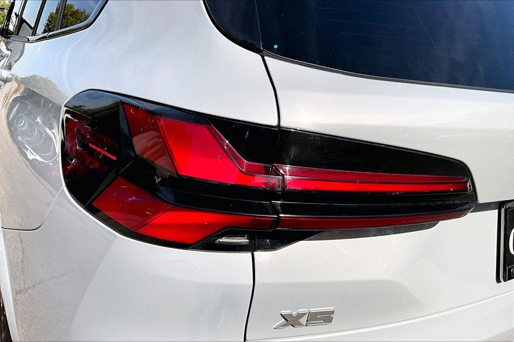 2024 BMW X5 M60i