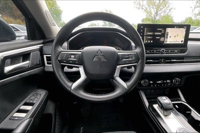 2025 Mitsubishi Outlander SE