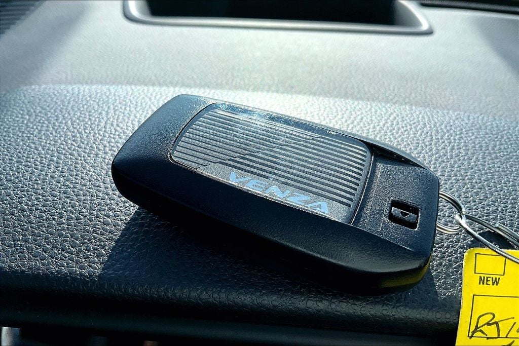 2024 Toyota Venza LE