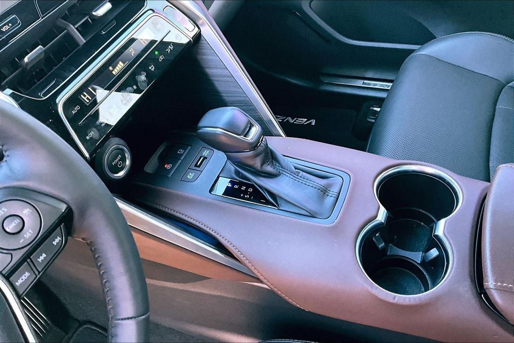 2024 Toyota Venza LE