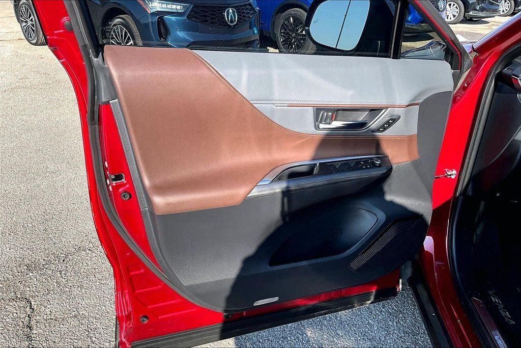 2024 Toyota Venza LE