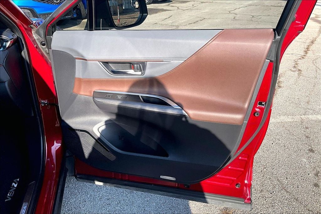 2024 Toyota Venza LE