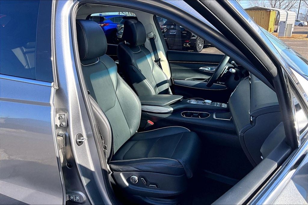 2023 Genesis GV70 2.5T