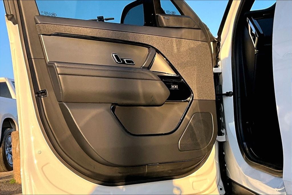 2025 Land Rover Range Rover Sport SE