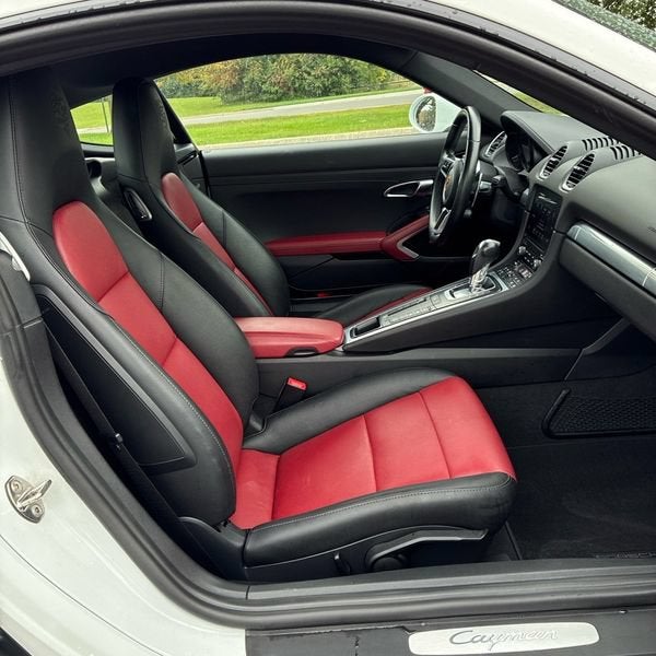 2021 Porsche 718 Cayman Base