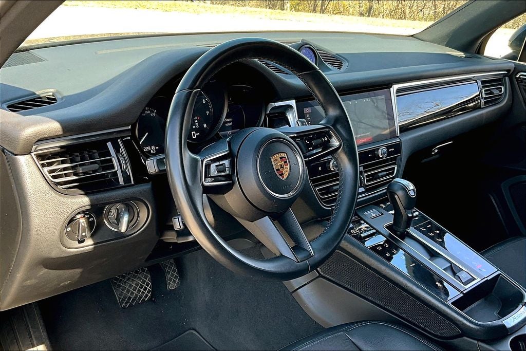 2022 Porsche Macan Base