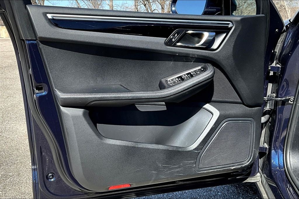 2022 Porsche Macan Base