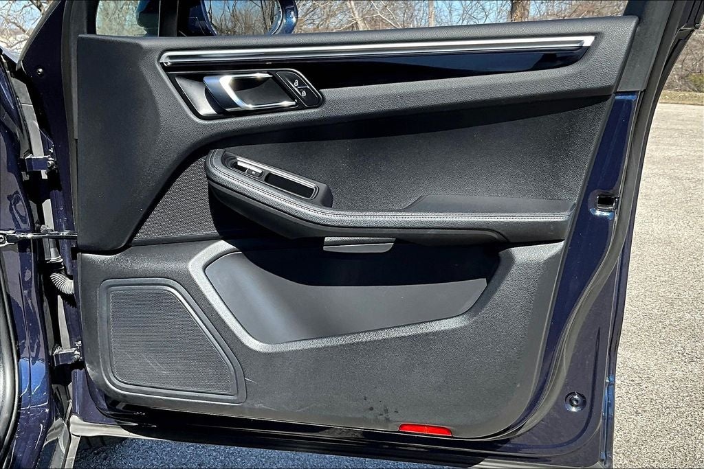 2022 Porsche Macan Base